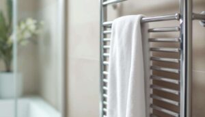 Nigdy nie wieszaj mokrego ręcznika na kaloryferze: hydraulik wyjaśnia dlaczego