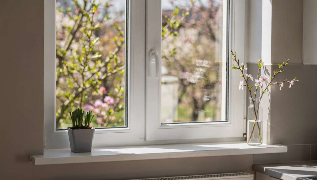 Okna PCV po zimie wymagają jednej czynności: bez niej tracą szczelność w rok